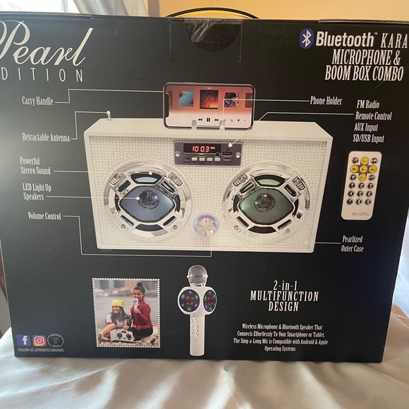 New in box Couture-Pearl collection. This retro-inspired boombox - Picture 4 of 5